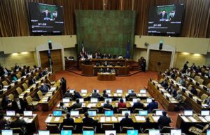 Frente Amplio y Partido Comunista alertan posible exclusión en negociaciones por acuerdo administrativo en la Cámara