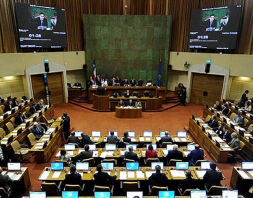 Frente Amplio y Partido Comunista alertan posible exclusión en negociaciones por acuerdo administrativo en la Cámara