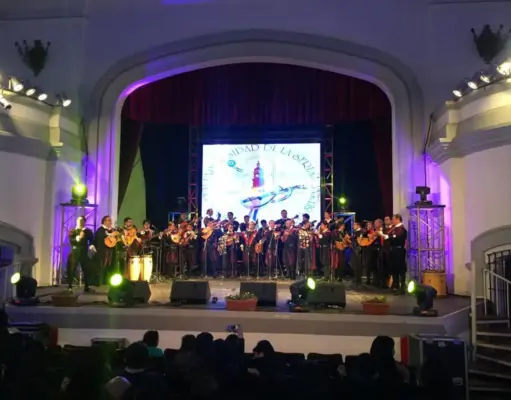 Romanticismo y bohemia: Gala de Tunas se toma el Teatro Municipal