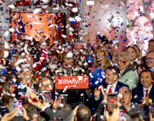 Matthei promete 1 millón de empleos y crecimiento al 4% en relanzamiento de campaña presidencial