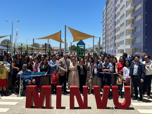 Foto archivo condominio familias sectores medios