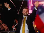 Johannes Kaiser promete indulto a carabineros en cierre de campaña en Providencia