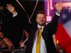 Johannes Kaiser promete indulto a carabineros en cierre de campaña en Providencia