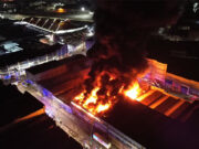 Impactante incendio afecta varios galpones en ZOFRI S.A., Iquique