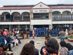 Coros itinerantes sorprenden a transeúntes en pleno centro de La Serena