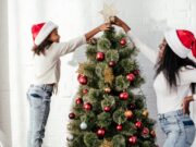¿Por qué decoramos un árbol en Navidad? La historia detrás de una tradición universal