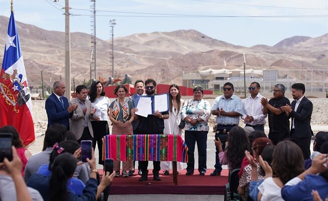 Presidente Boric firma decretos que crean la Red de Salares Protegidos de Atacama