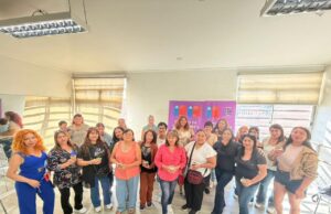 Taller de autorretrato impulsa el empoderamiento femenino en el Mes de la Mujer