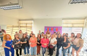 Taller de autorretrato impulsa el empoderamiento femenino en el Mes de la Mujer