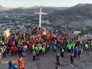 Más de 3 mil personas participan en masivo ascenso al Cerro La Cruz en Copiapó