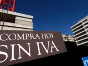 Expertos respaldan eliminar IVA a viviendas, pero cuestionan fin de contribuciones a adultos mayores