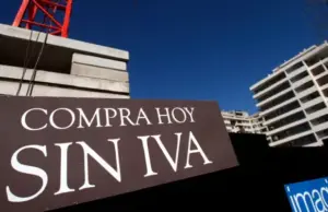 Expertos respaldan eliminar IVA a viviendas, pero cuestionan fin de contribuciones a adultos mayores