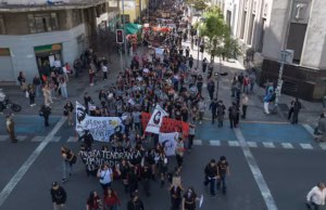 Manifestaciones estudiantiles marcaron la jornada en el centro de Santiago