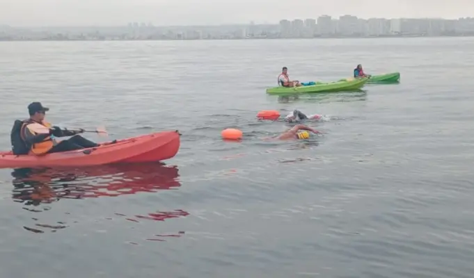 Travesía histórica en la bahía: nadadores unen La Serena y Coquimbo en 3 horas y 6 minutos