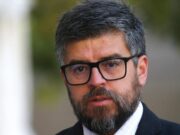 Araya pide suspender a funcionario de Presidencia tras cuestionado mensaje sobre “Estado en quiebra”