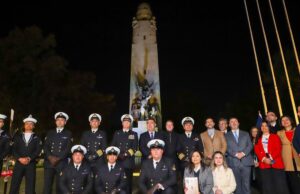 Monumento a los Héroes de Iquique vuelve a iluminar Santiago tras más de 40 años con su faro apagado