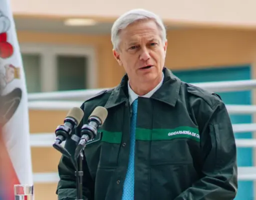 Kast califica de “histórico” traslado de cerca de 400 reos a nueva cárcel de Talca y anuncia “cambio de mano” en sistema penitenciario