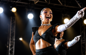 El movimiento que reúne: Lee Anne y su apuesta por la danza en Vallenar
