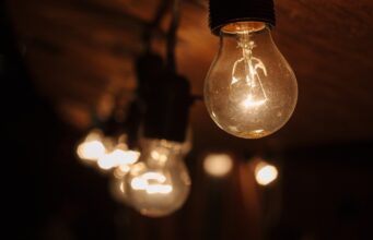 Ministerio de Energía elimina cobro de horario punta durante septiembre para aliviar costos de empresas y pymes